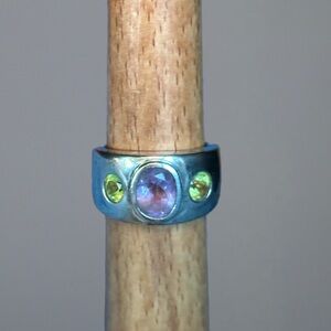 Vintage Sterling Cigar Band Ring with Amethyst and Peridot Stones /  Sz 8 / 9g